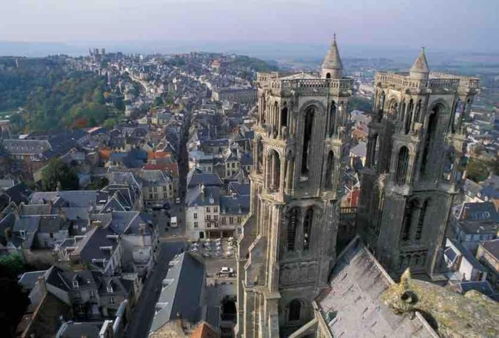 Suite De Charme Au Pied De La Cathedrale Laon Eksteriør bilde