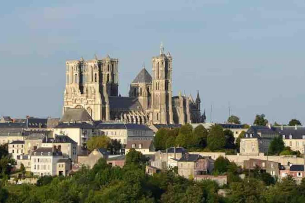 Suite De Charme Au Pied De La Cathedrale Laon Eksteriør bilde