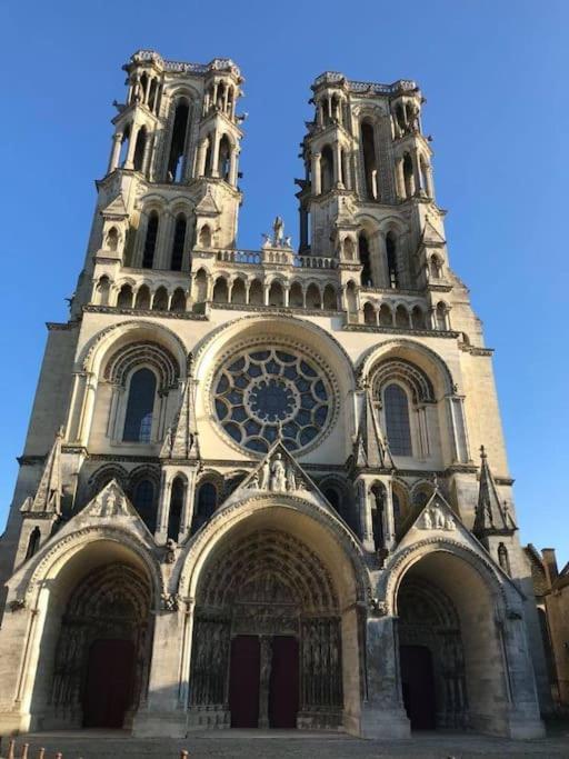 Suite De Charme Au Pied De La Cathedrale Laon Eksteriør bilde